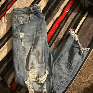 Risen ripped jeans